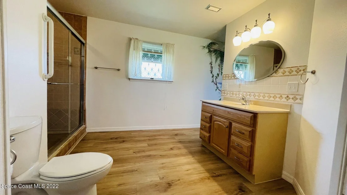 Photo of 216 Chalet Avenue
