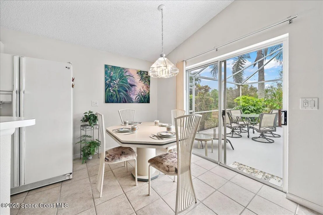 Photo of 883 Villa Drive