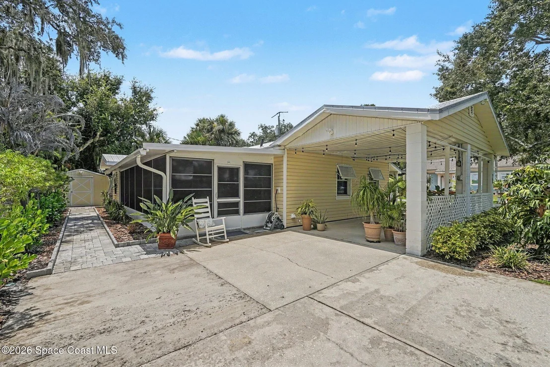 Photo of 565 Old Oak Street