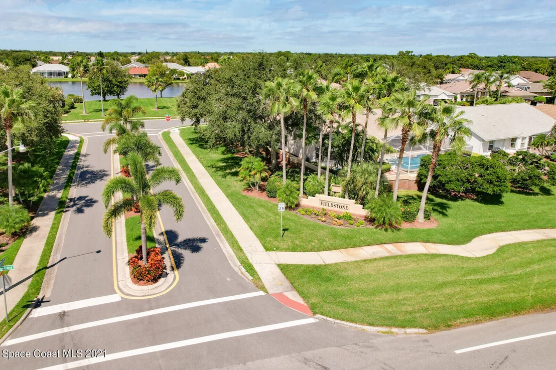 Photo of 952 Somerset Lane