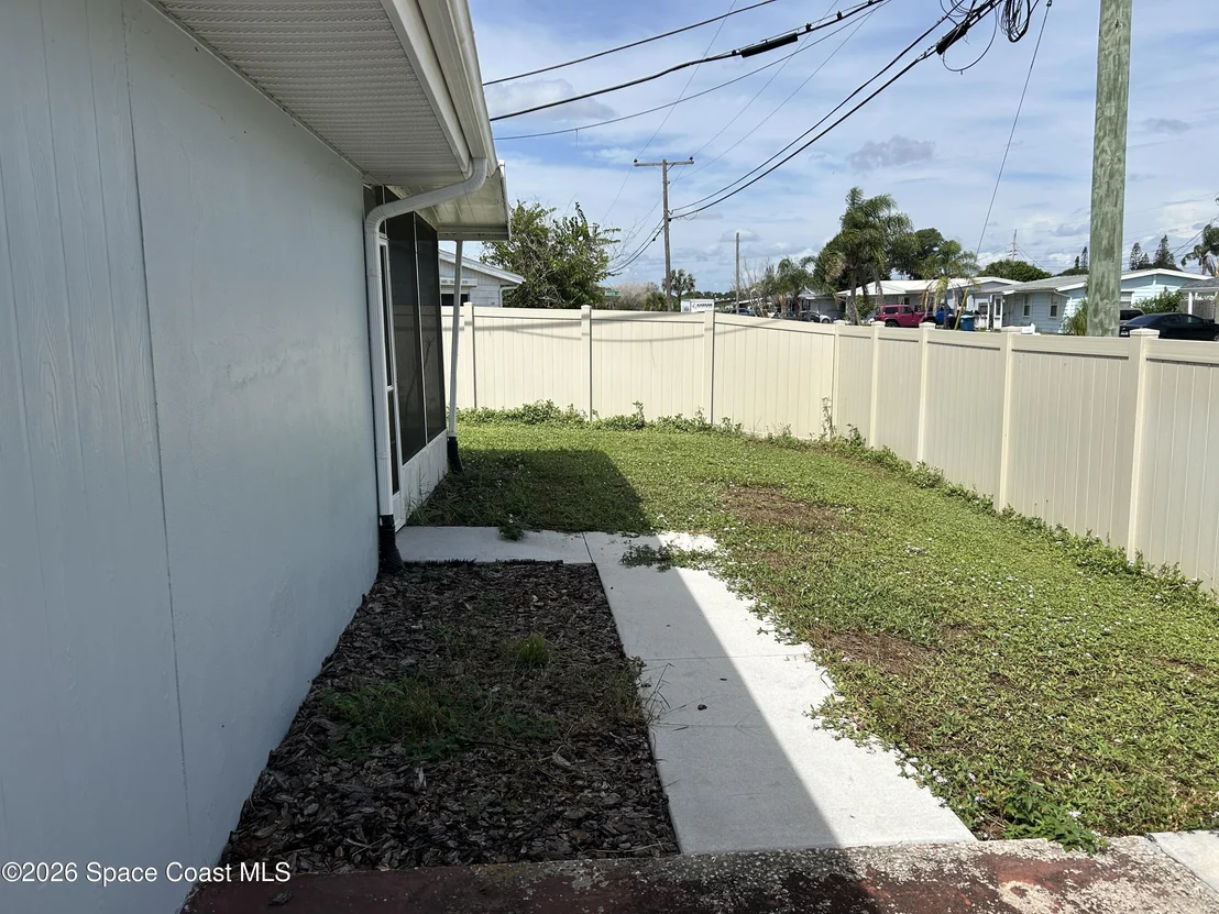 Photo of 858 Bianca Drive NE
