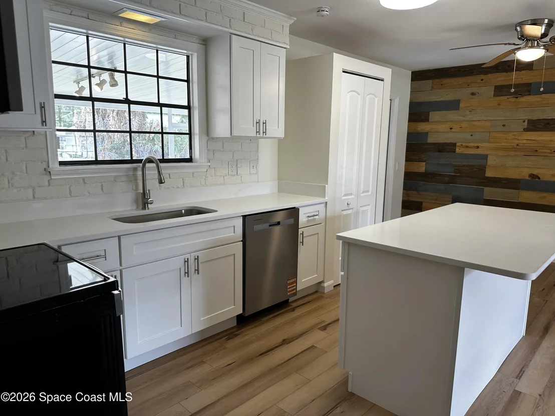 Photo of 6074 Aires Avenue