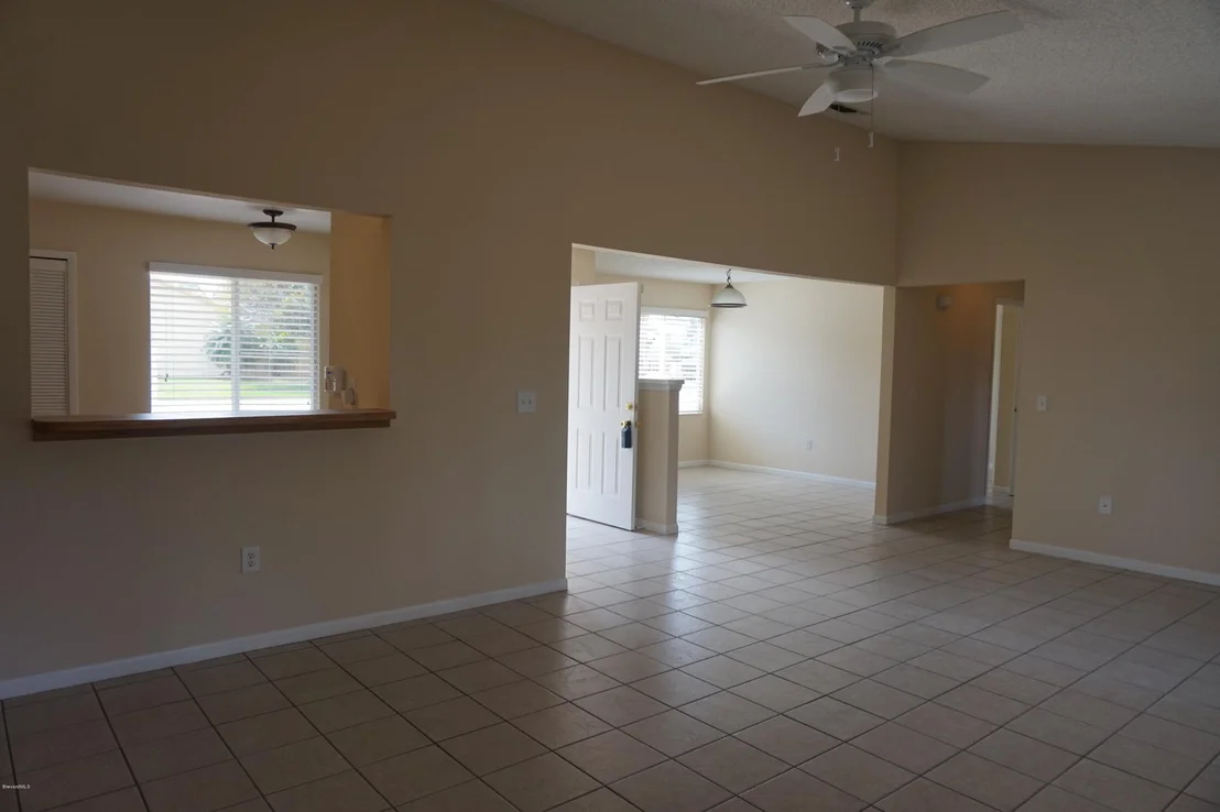Photo of 850 Pine View Avenue