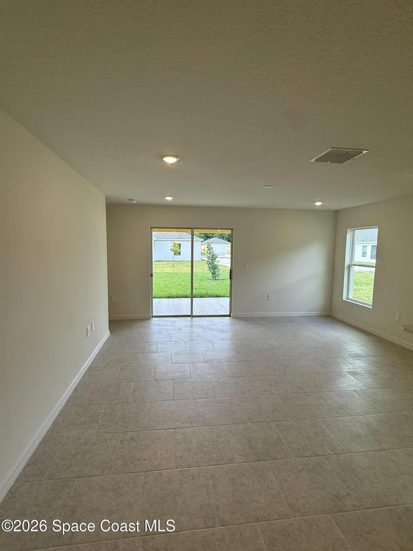 Photo of 962 SW Richmond Circle SW