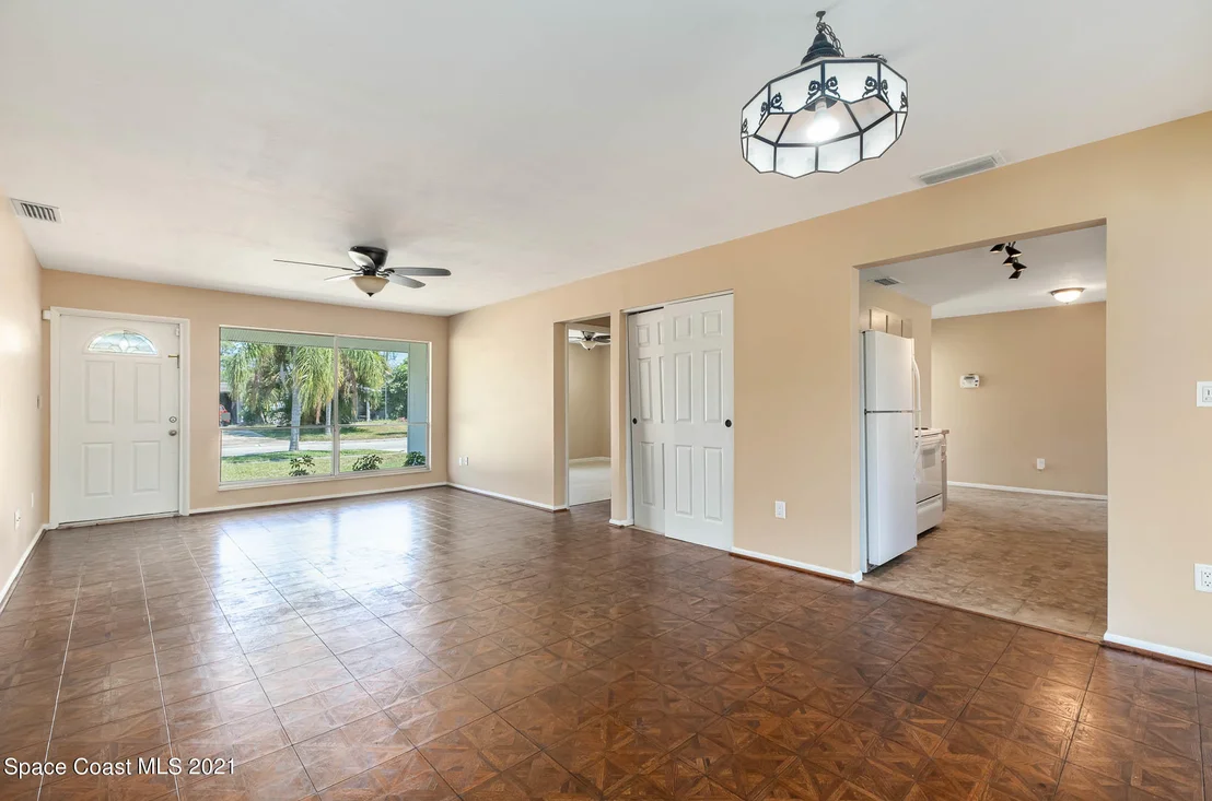 Photo of 950 Fulton Lane NE