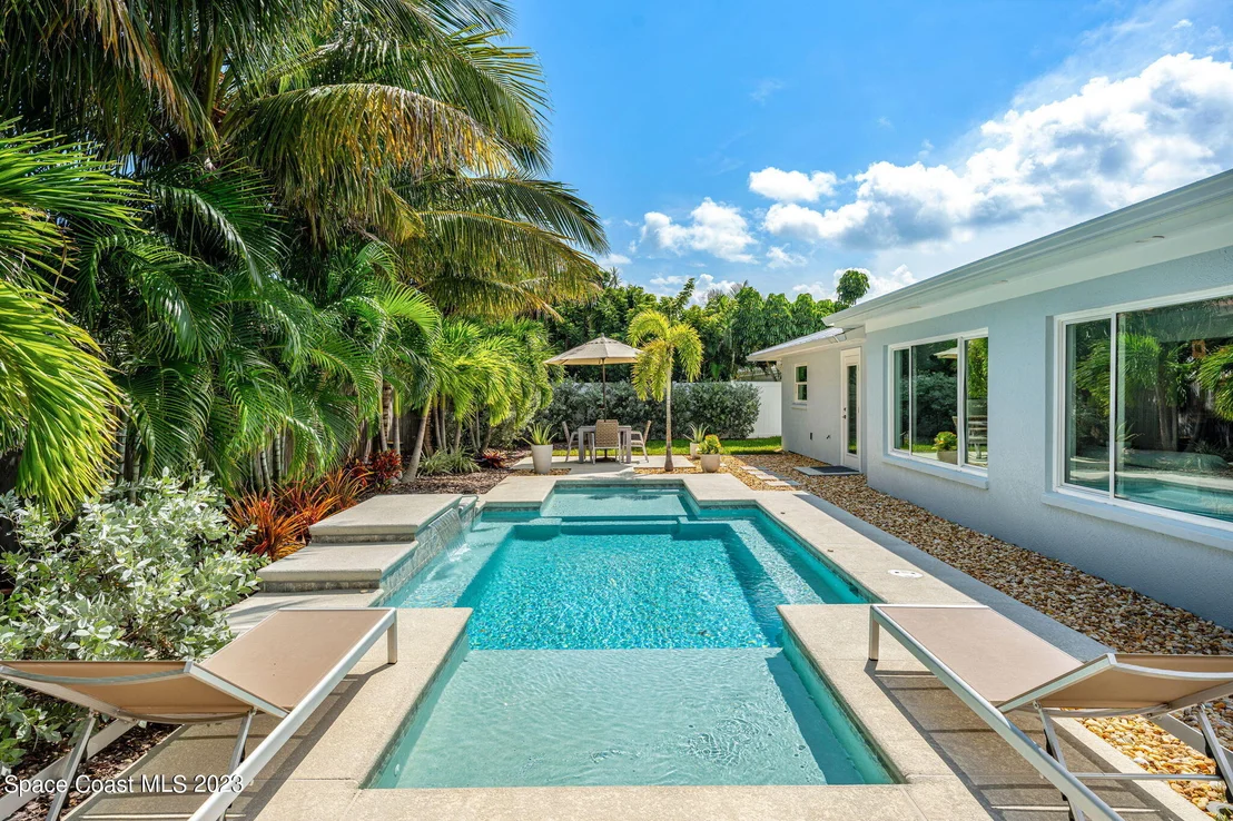 Photo of 543 Biscayne Drive