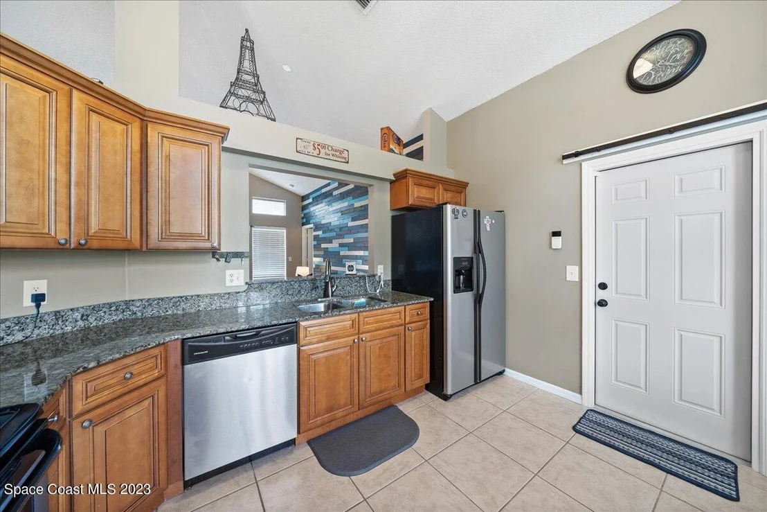 Photo of 914 Free Way