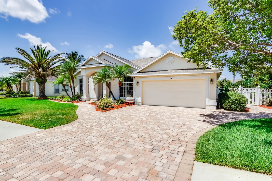 Photo of 744 Carriage Hill Road