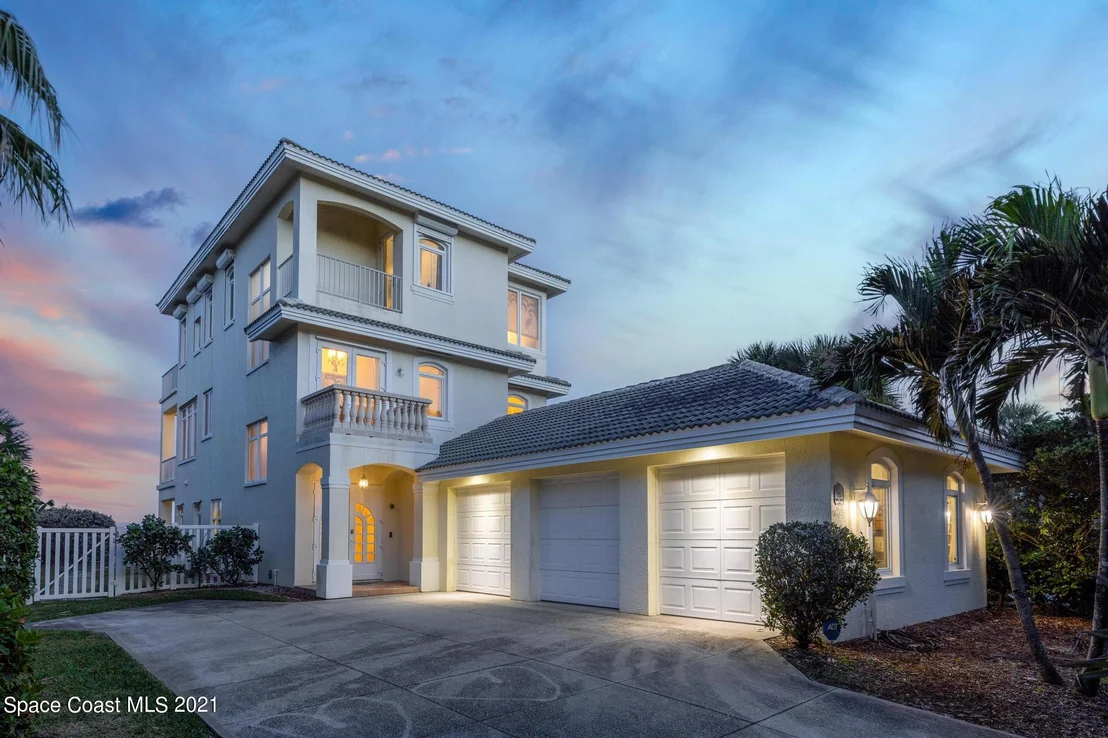 Photo of 735 Beach Street