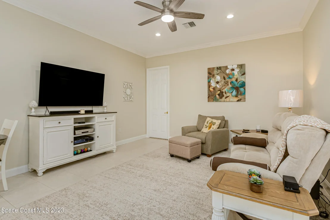 Photo of 844 Chatsworth Drive