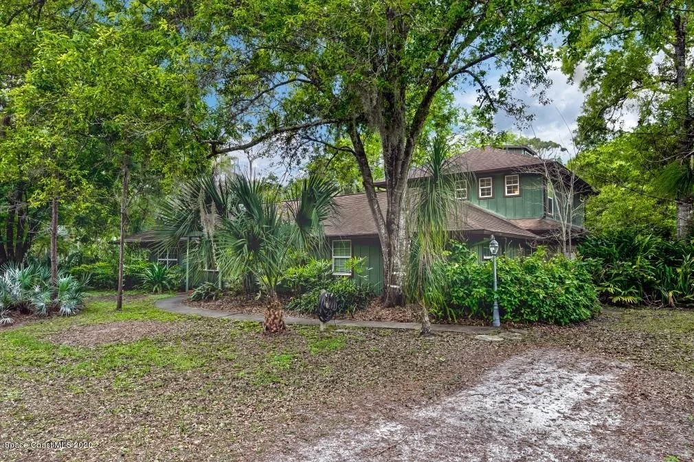 Photo of 677 W Pine Road
