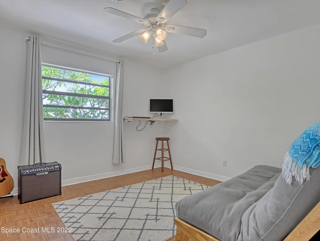 Photo of 619 N Robert Way