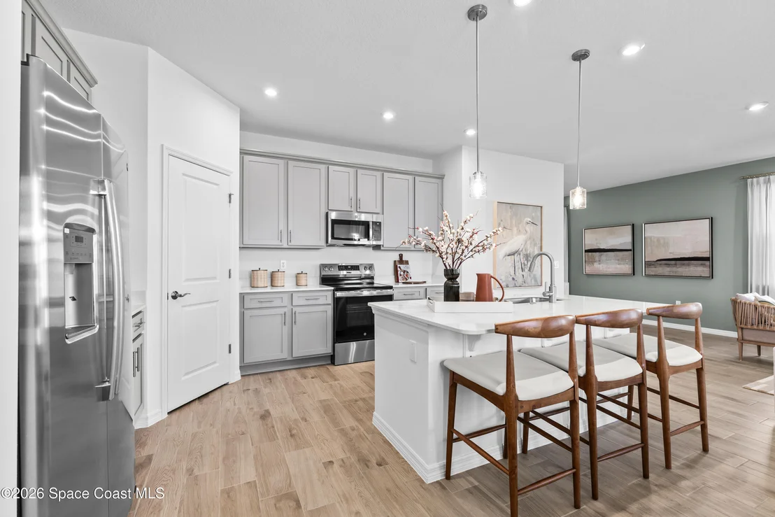 Photo of 806 Castleford Avenue NE