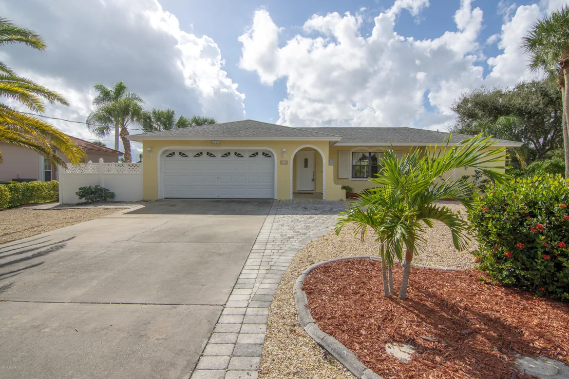 Photo of 387 Nikomas Way