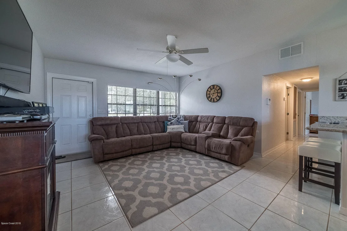 Photo of 812 W Highland Drive