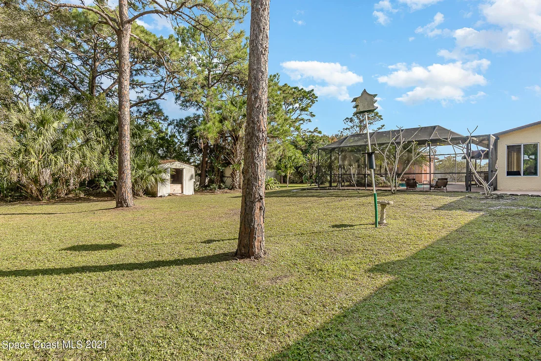 Photo of 2555 Macdonald Lane
