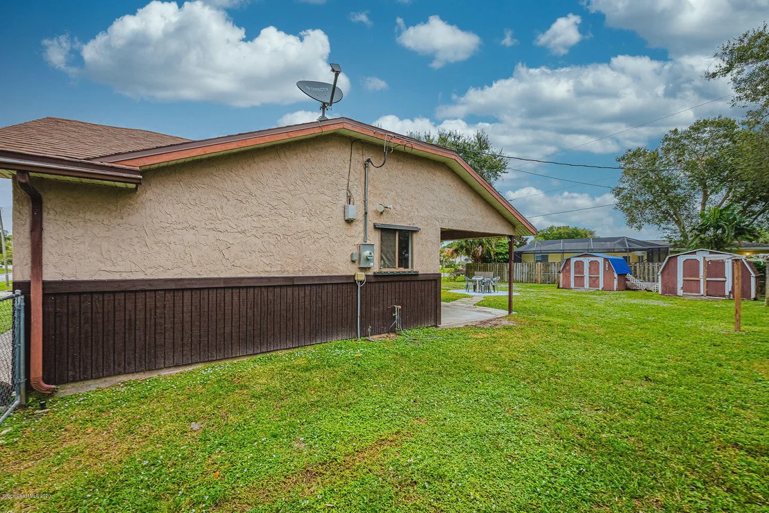 Photo of 997 Cadillac Drive NE