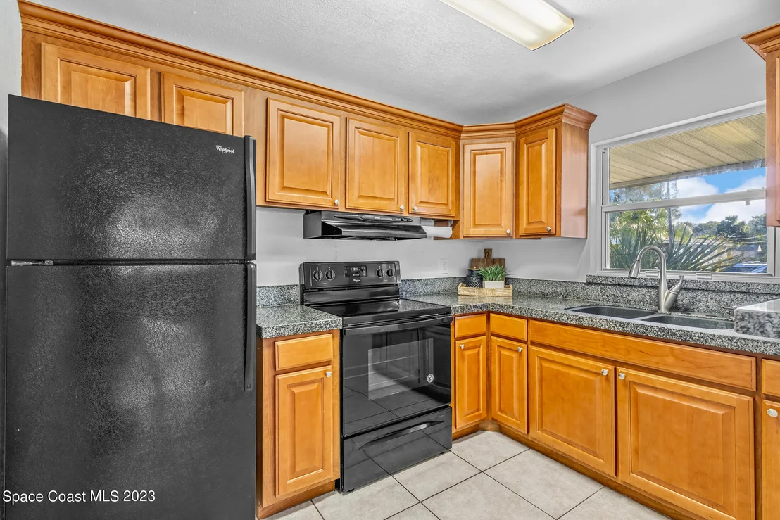 Photo of 696 Teak Drive