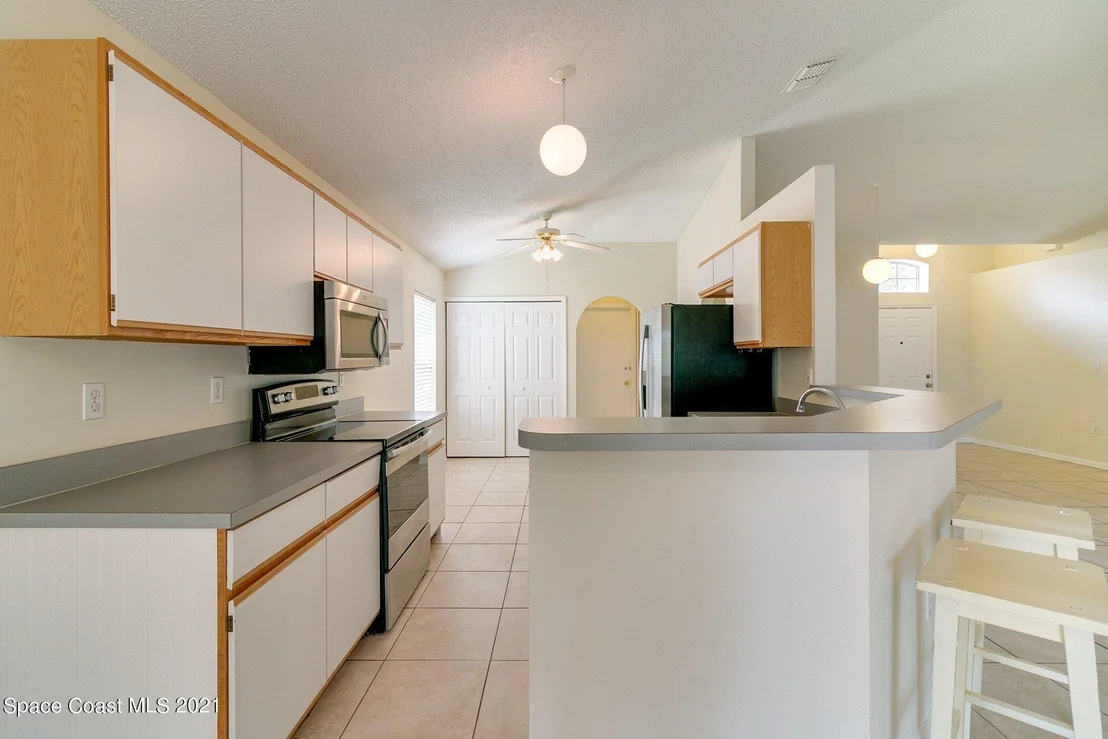 Photo of 1125 White Oak Circle