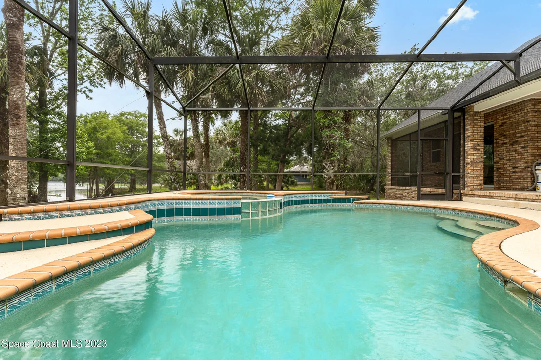 Photo of 927 Iron Bend Trail