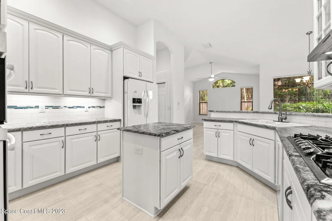 Photo of 423 Flanders Drive
