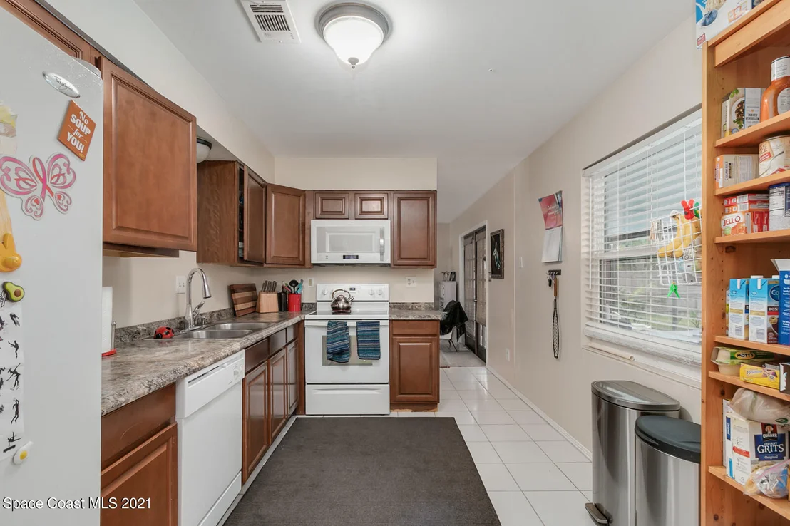 Photo of 5595 Fairbridge Street
