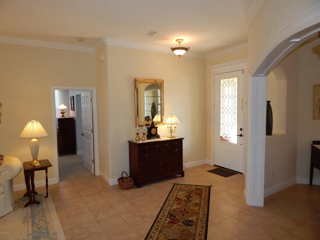 Photo of 211 SE Devlin Court