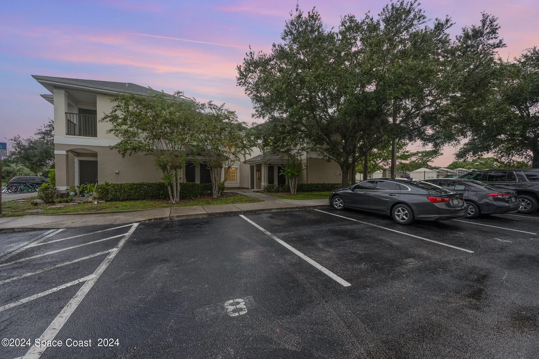 Photo of Unit 1021 at 3501 D'Avinci Way