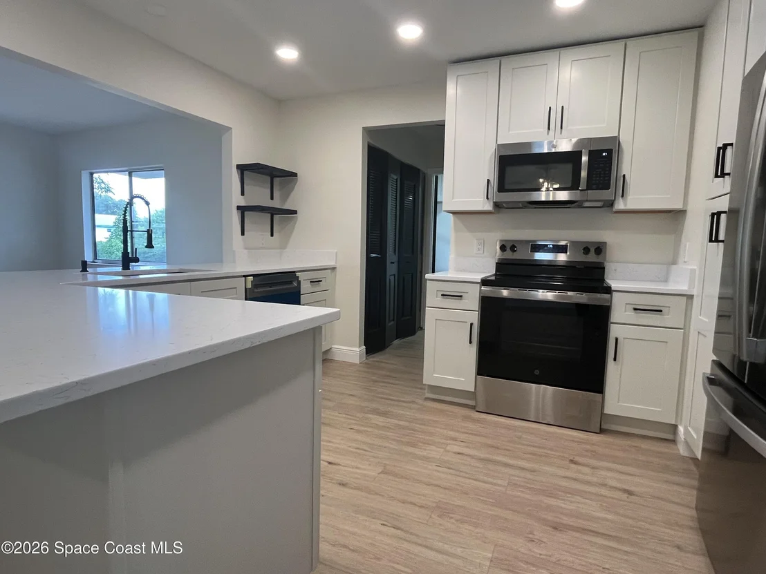 Photo of 1171 Riviera Drive NE