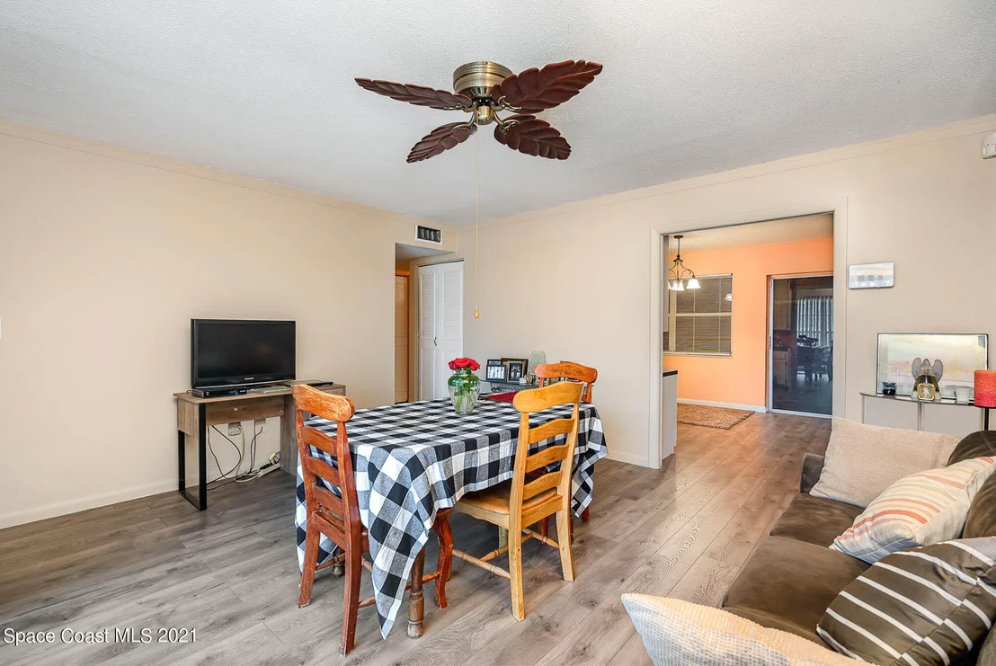 Photo of 878 Angle Street NE