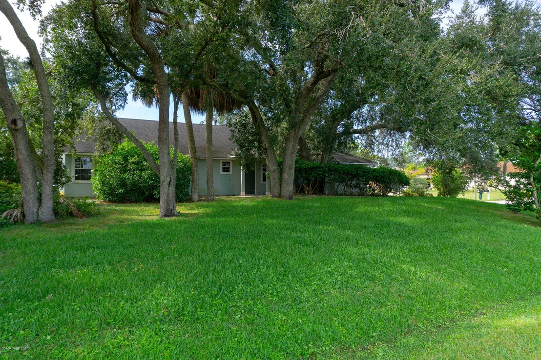 Photo of 652 Gilbert Drive NE