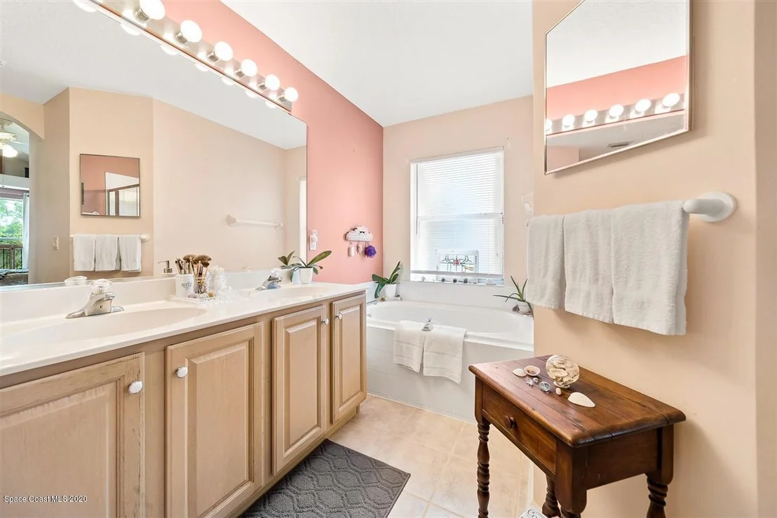 Photo of 2484 Addington Circle