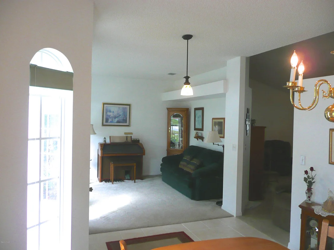 Photo of 435 NW Commodore Avenue