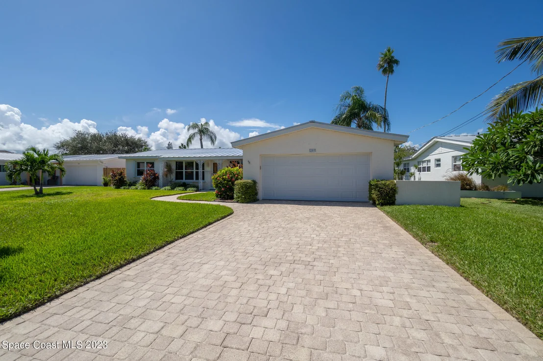 Photo of 209 River Road