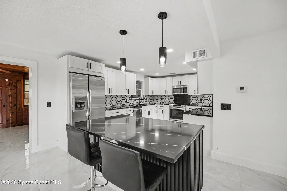 Photo of 508 S Ixora Drive S
