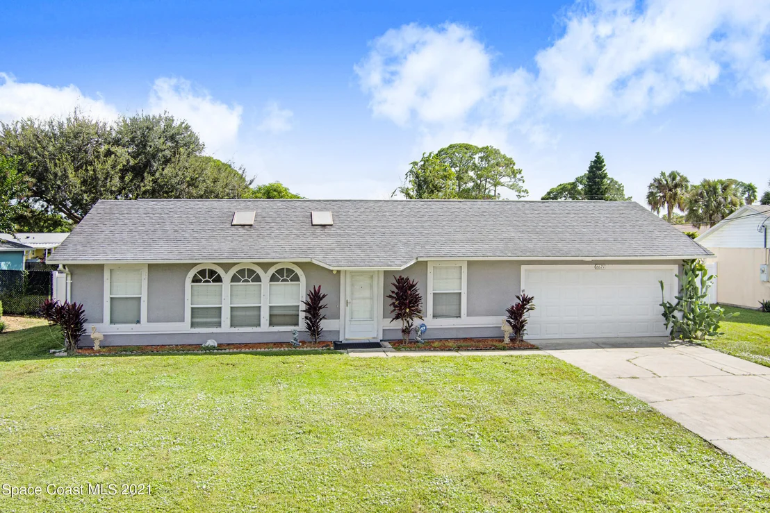 Photo of 6621 Bancroft Avenue