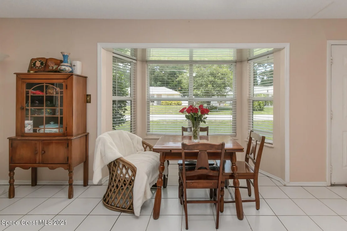 Photo of 5595 Fairbridge Street