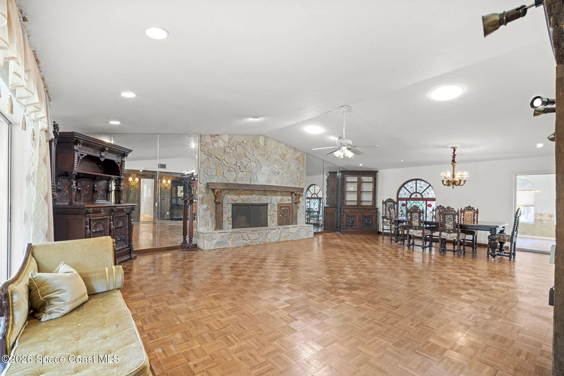 Photo of 620 W Pine Road