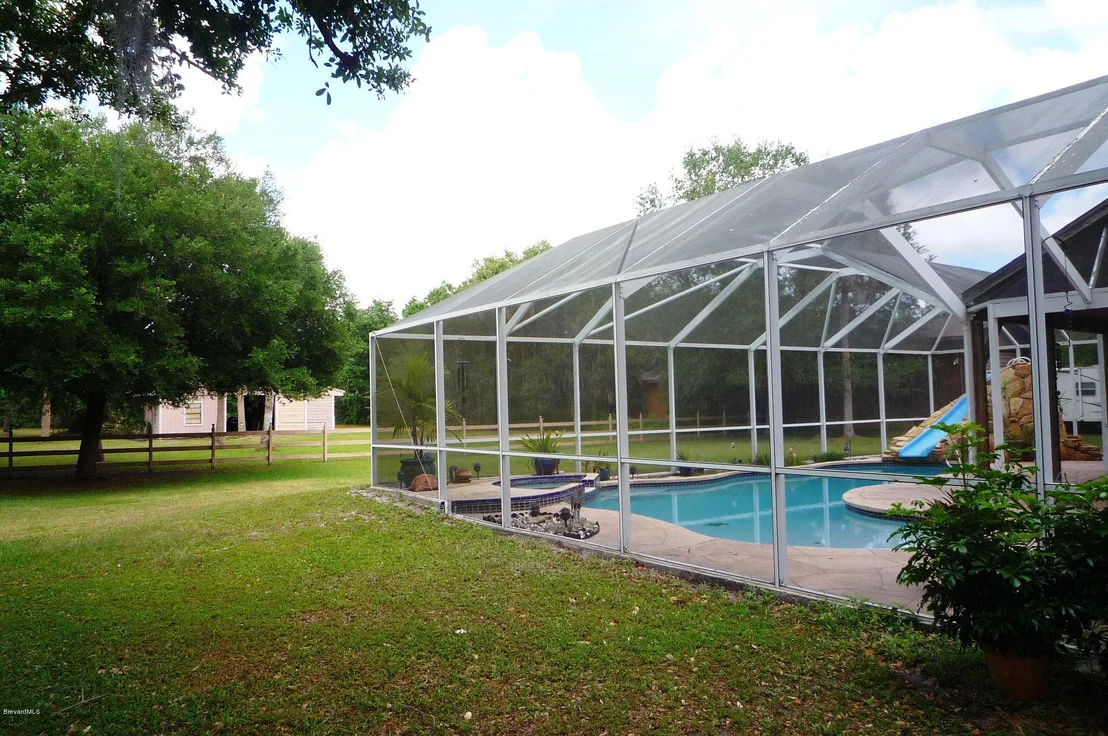 Photo of 3330 Aurora Road