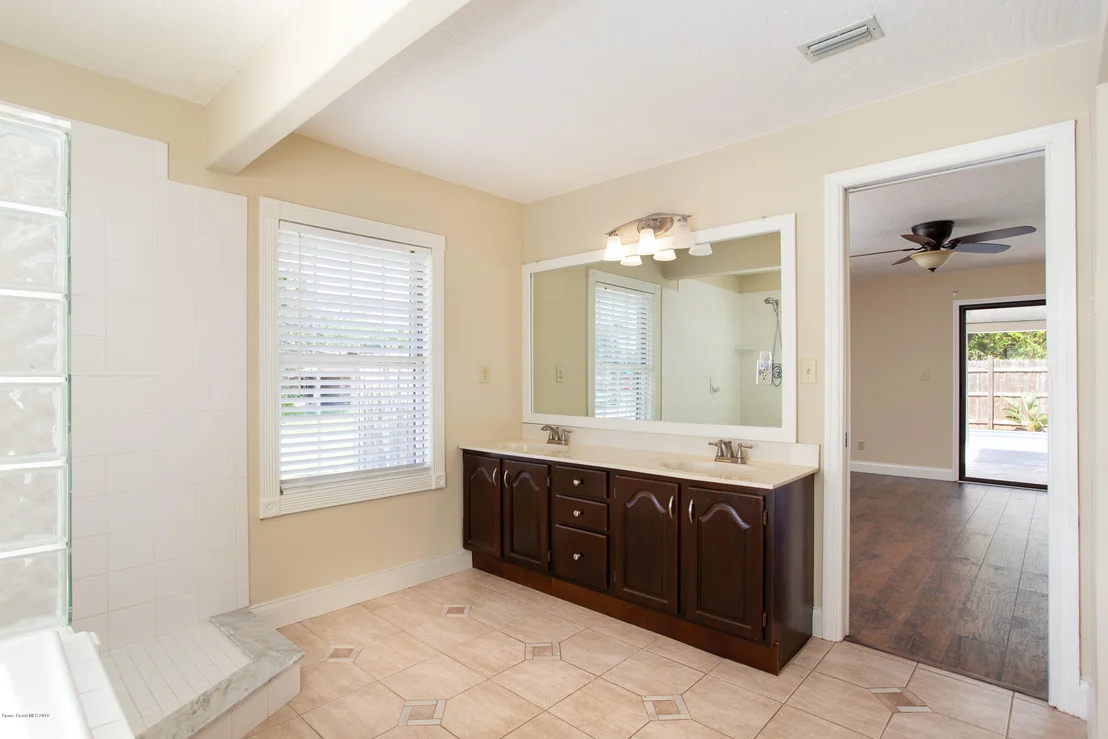 Photo of 1112 Scyphers Street NE