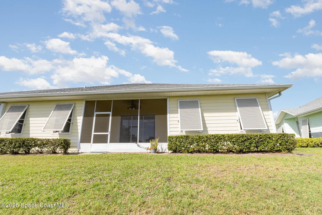 Photo of 1076 Eleuthera Drive NE