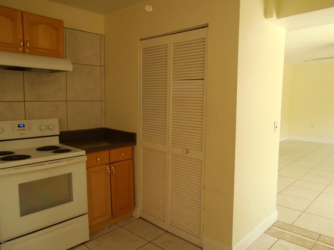 Photo of 1033 Cabot Drive NE