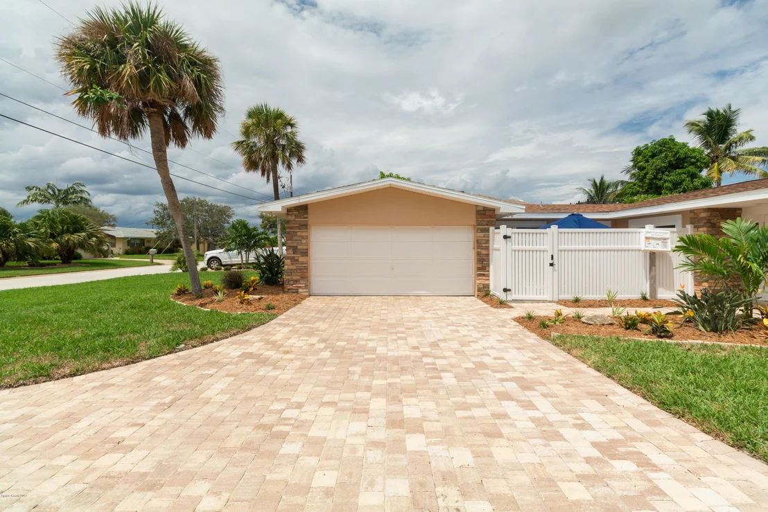 Photo of 25 Danube River Drive