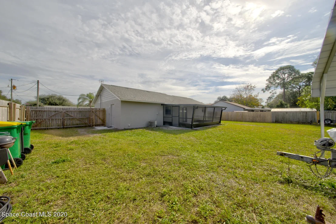 Photo of 6840 Buxton Avenue