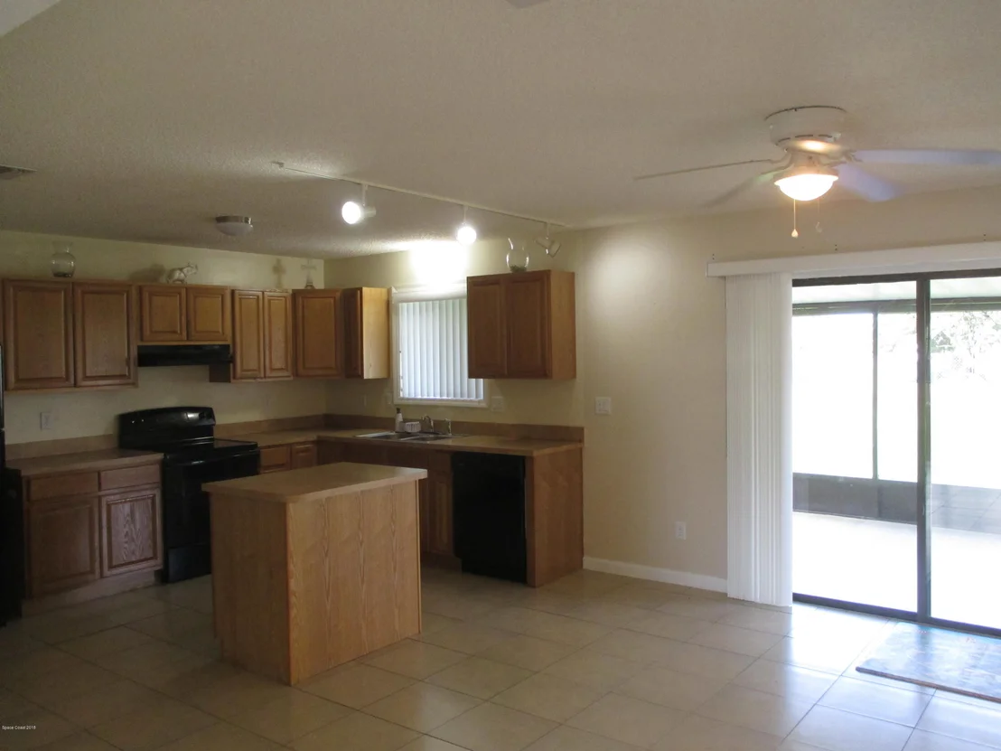 Photo of 790 Becker Avenue NE