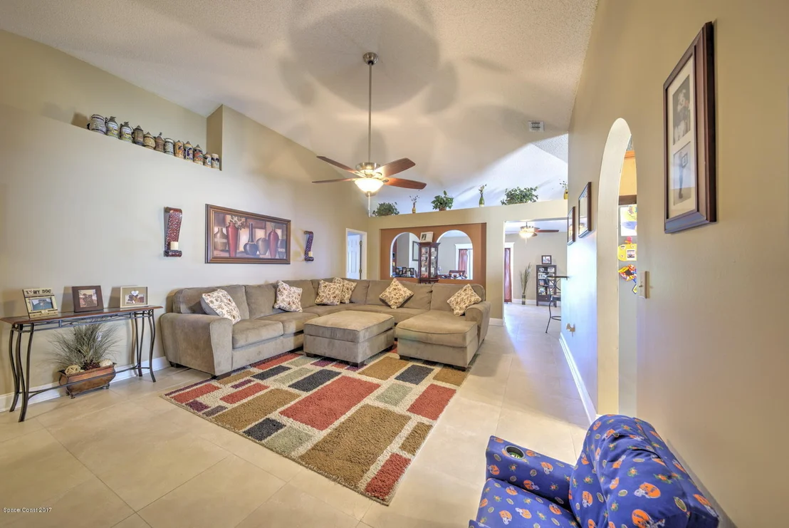 Photo of 1194 White Oak Circle