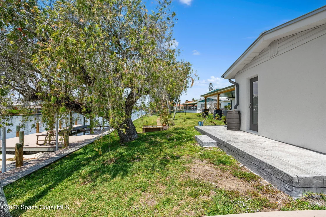 Photo of 213 River Road