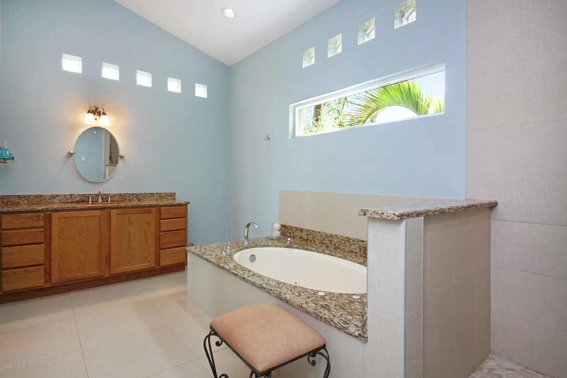 Photo of 5870 Riverside Drive