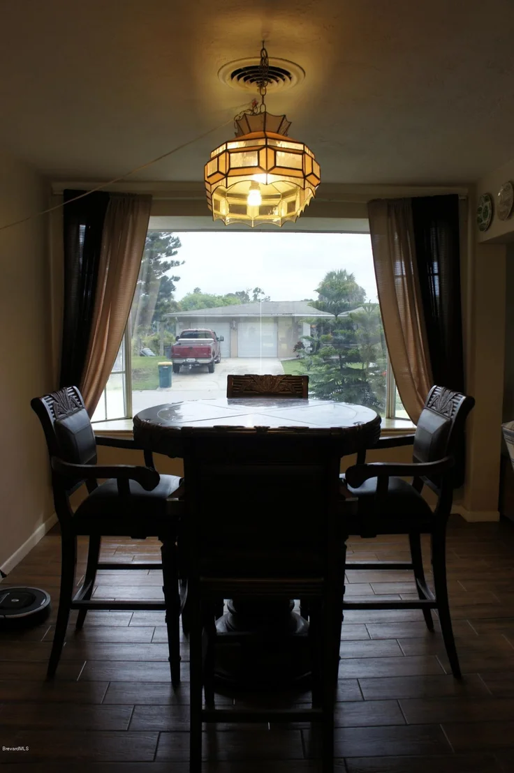 Photo of 566 Hillside Court
