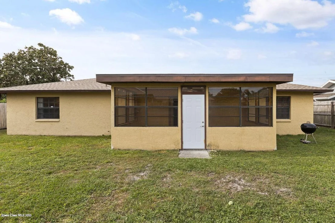 Photo of 823 Levitt Parkway